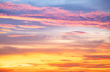 Obraz premium Beautiful , luxury soft gradient orange gold clouds and sunlight on the blue sky perfect for the background, take in everning,Twilight, Large size, high definition landscape photo