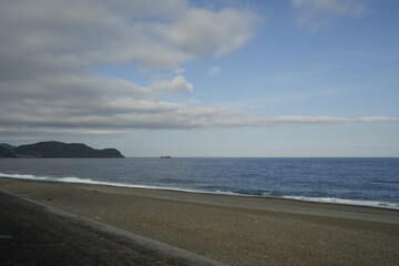 浜辺から見る海の風景に癒される。