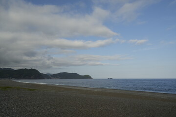 海岸線に沿って長い散歩をする