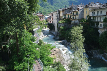 Panorama del centro cittadino di Chiavenna in provincia di Sondrio, dal ponte sul fiume Mera.