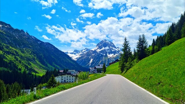 Mount Omeshorn - Stubenbach - View from the pass road to the Flexenpass