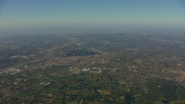 vue a&eacute;rienne de la ville de Cavaillon dans le sud de la France