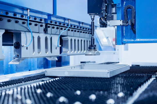 Automatic hydraulic press for bending metal sheets in industrial production - Powered by Adobe