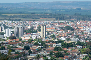 Cidade de Patrocinio, Minas Gerais, vista a distancia a partir do morro das antenas, Miradouro do...