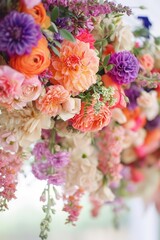 Fototapeta premium Discover stunning flower arrangements perfect for summer weddings.