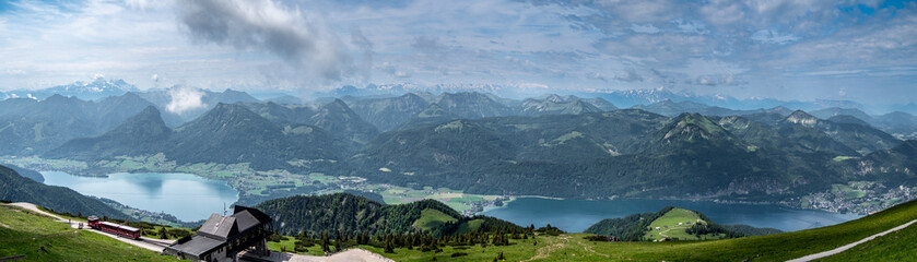 Salzkammergut, Österreich: Alpines Panorama des Wolfgangsees vom Schafberg