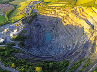 Carri&egrave;re et trou