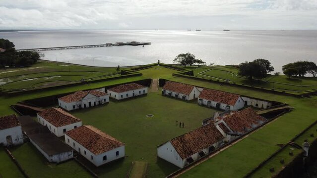 Vista a&eacute;rea da Fortaleza de S&atilde;o Jos&eacute; de Macap&aacute;, Rio Amazonas, Trapiche Eliezer Levy e Parque do Forte