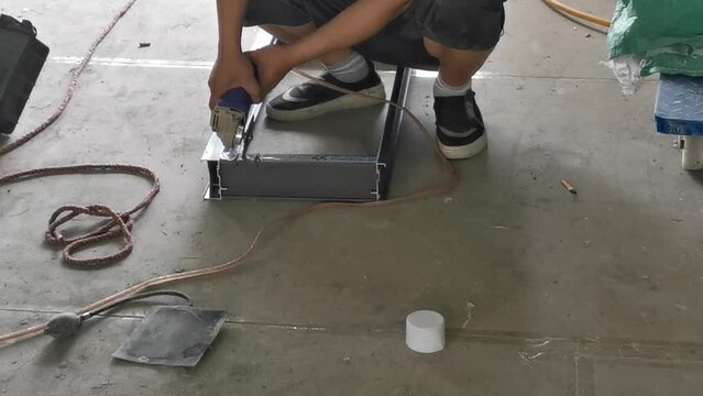 A decoration worker is installing aluminum alloy windows