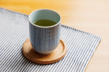日本茶の入った湯呑み