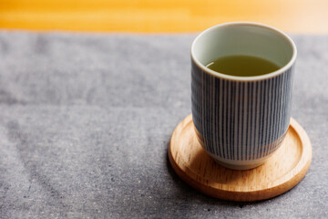 日本茶の入った湯呑み