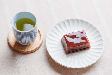日本の和菓子、羊羹と日本茶