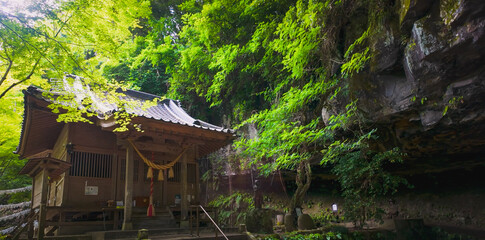 上色見熊野座神社と穿戸岩の写真（日本）