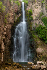 Obraz premium Wasserfall in Vipian im Etschtal, Südtirol