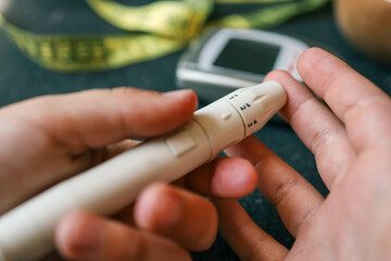 Man measuring blood sugar, close-up