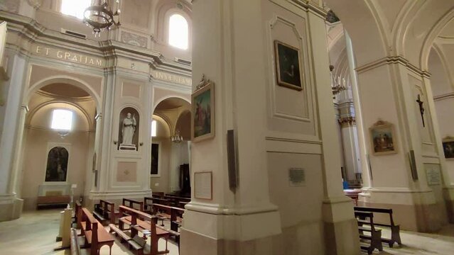 Vasto - Interno della Chiesa di Santa Maria Maggiore dall'entrata