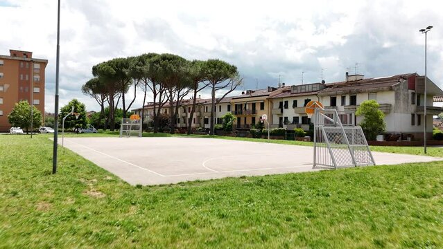 Sorvolo con drone della periferia di Empoli, una cittadina Toscana