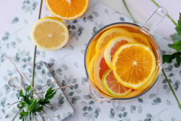 Black tea with fresh oranges