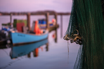 Spätes Abendlicht in der Fischersiedlung Holm in Schleswig an der Schlei