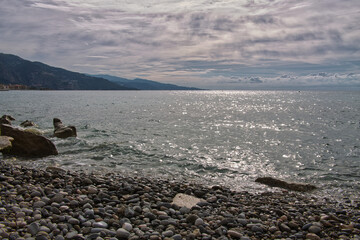 Méditerranée à Menton, plage du Gorbio