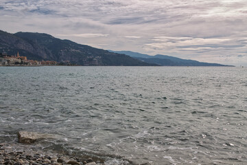 Méditerranée à Menton, plage du Gorbio