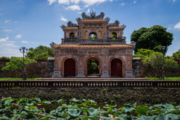 Obraz premium entrance to imperial city in vietnam
