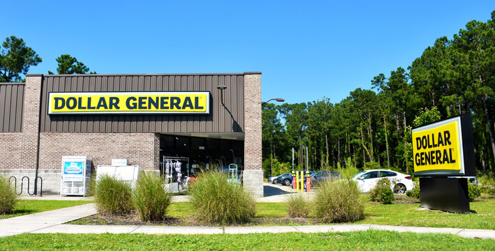 Dollar General Store in Wilmington, North Carolina, USA