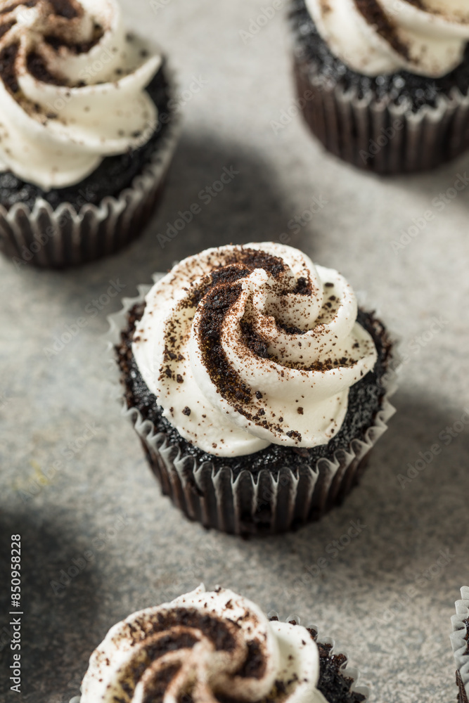 Poster Baked Cookies and Cream Cupcakes