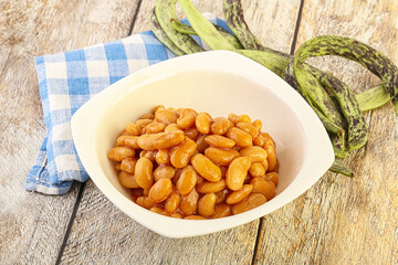 White bean in tomato sauce