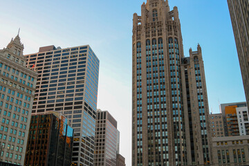 Fototapeta premium The skyscrapers of downtown Chicago which is a view from the river.