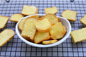Crispy butter and sugar bread