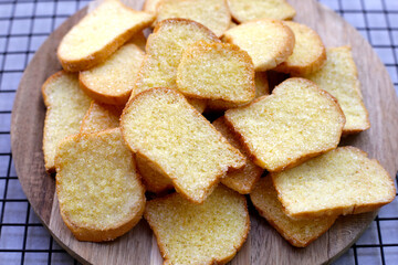Crispy butter and sugar bread
