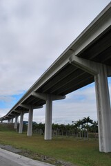 Si bien Miami es una ciudad de estados Unidos,su arquitectura ademas de ser moderna tiene un toque mediterraneo que la hacen muy particular.
