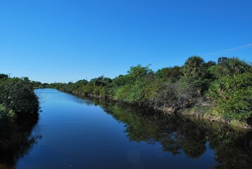 Obraz premium Si hay algo que caracteriza a Miami es que por donde quiera podemos ver la presencia del agua ya sea del mar,rios o canales.