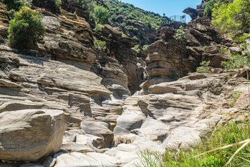 Scenic views of Taşyaran Valley, which is approximately 45 km from the city center on the Uşak-İzmir Highway; It was formed as a result of water, wind and tectonic movements.