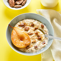 Oatmeal with caramelized pear and walnut