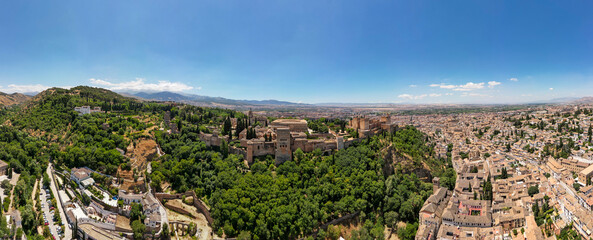 vista panorámica de la alhambra y la ciudad de Granada, España