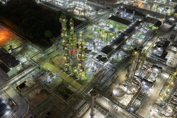 Fototapeta premium Overhead View of Industrial Refinery at Night