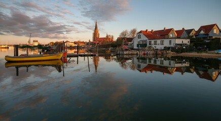 Blick auf die Altstadt von Schleswig mit der Fischersiedlung Holm und der Domkirche  am frühen Morgen