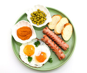Breakfast of champions: eggs, sausages and vegetables