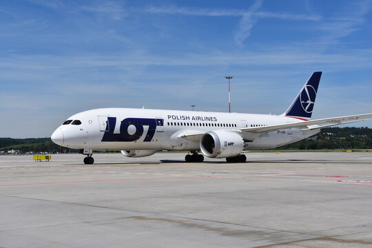 Samolot Boeing 787-8 Dreamliner SP-LRA, PLL, LOT, Polskie Linie Lotnicze, lotnisko Krak&oacute;w Balice, Polska, Europa,