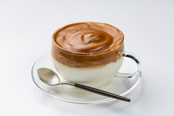 白背景にダルゴナコーヒー