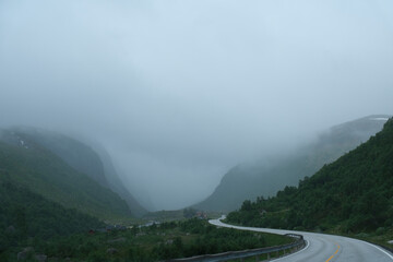 road to the foggy mountains