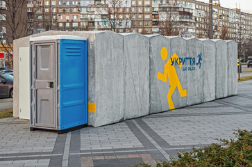Lightweight and mobile anti-fragmentation shelter from shelling on city street