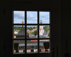 Fenster, Blick vom Rathausturm über die Stadt, Rathaus Döbeln am 31. Mai 2024, Landkreis Mittelsachsen, Sachsen, Deutschland	