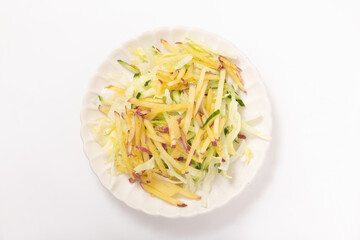 サツマイモとレタスとキュウリのサラダ