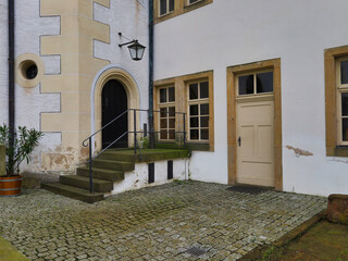 Treppe, Tür im Schlosshof, Schloss Colditz am 31. Mai 2024, Colditz, Landkreis Leipzig, Sachsen,...