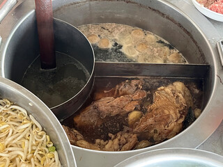 a cuisine photo of a food, noodle pot in kitchen