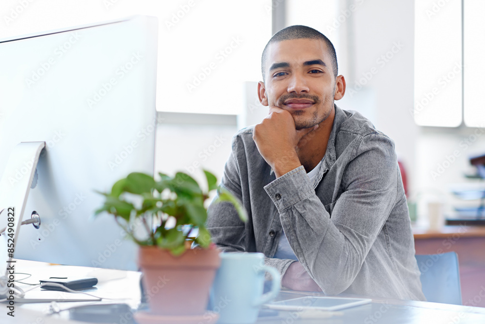Aufkleber portrait, man and smile in modern office on computer for project development, website and startup co