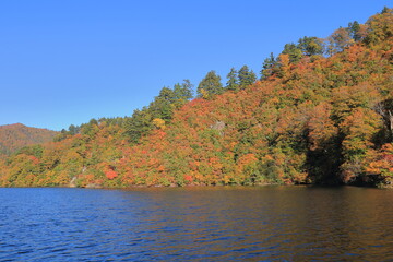 紅葉の奥只見湖